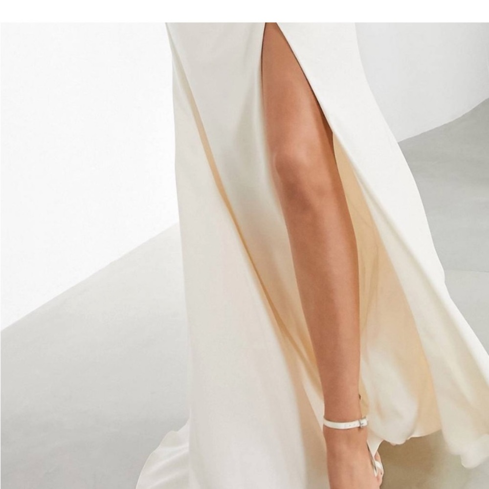 NWT ASOS WHITE BRIDAL DRESS - Picture 2 of 5